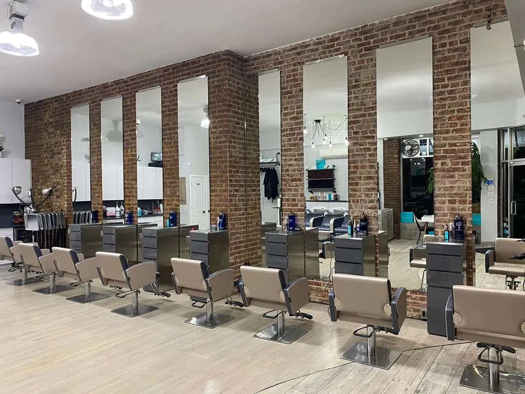 Inside Envee Salon